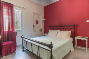 Casa Bonita, House with Private Entrance and Garden, between center and sea